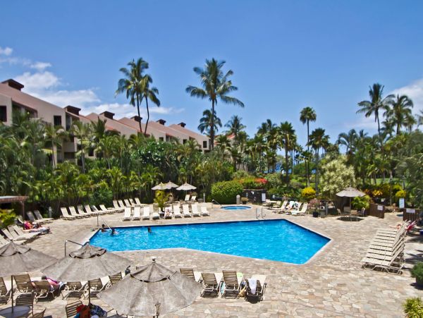 Luxury Two-Bedroom Loft in South Kihei - Ocean Views & Family Amenities