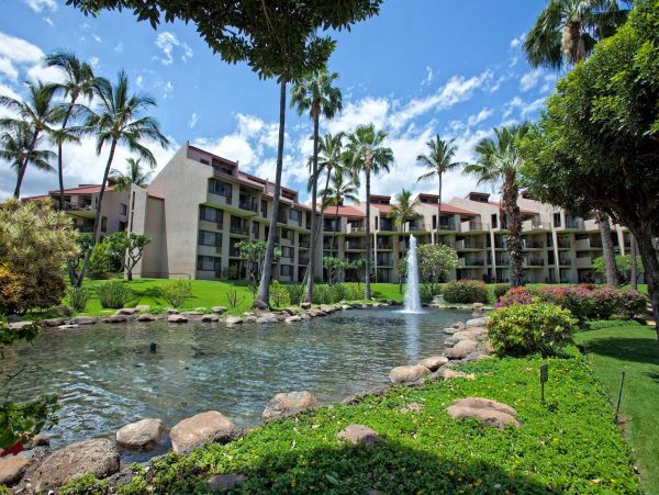 Luxury Two-Bedroom Loft in South Kihei - Ocean Views & Family Amenities