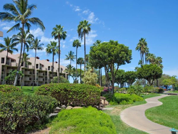 Luxury Two-Bedroom Loft in South Kihei - Ocean Views & Family Amenities