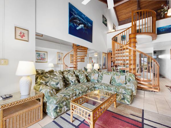 Luxury Two-Bedroom Loft in South Kihei - Ocean Views & Family Amenities