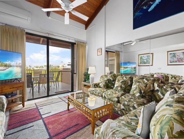 Luxury Two-Bedroom Loft in South Kihei - Ocean Views & Family Amenities