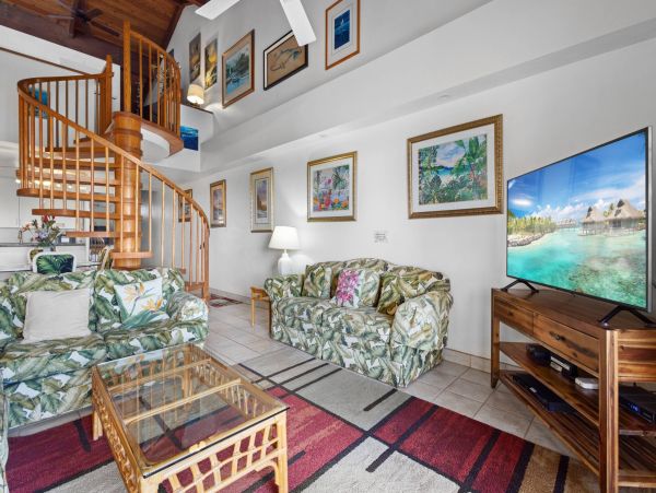 Luxury Two-Bedroom Loft in South Kihei - Ocean Views & Family Amenities