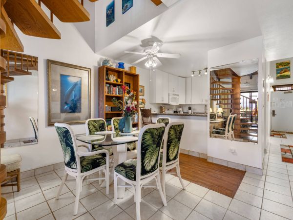 Luxury Two-Bedroom Loft in South Kihei - Ocean Views & Family Amenities