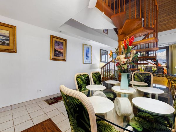 Luxury Two-Bedroom Loft in South Kihei - Ocean Views & Family Amenities