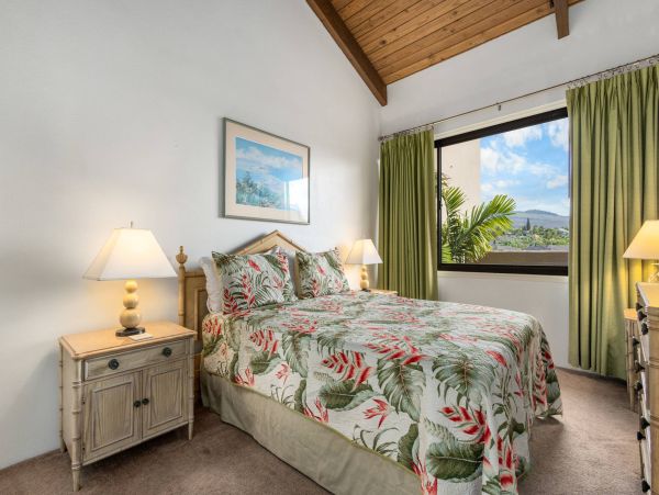 Luxury Two-Bedroom Loft in South Kihei - Ocean Views & Family Amenities