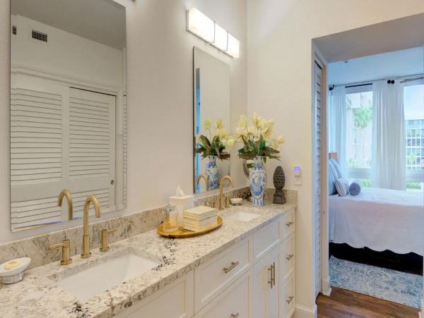 Longboat Key. Vacation Rental Condo Beach Side With Pool