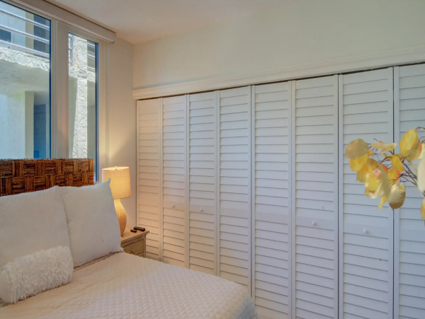 Longboat Key. Vacation Rental Condo Beach Side With Pool