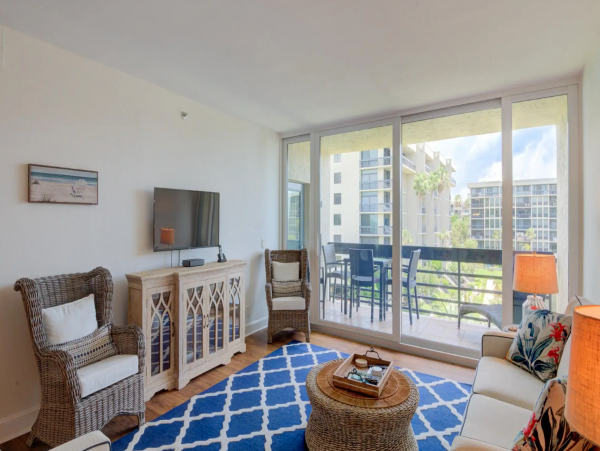 Longboat Key. Vacation Rental Condo Beach Side With Pool