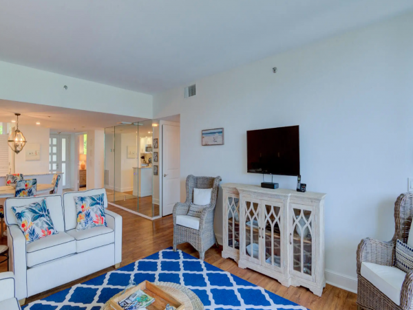 Longboat Key. Vacation Rental Condo Beach Side With Pool