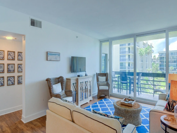 Longboat Key. Vacation Rental Condo Beach Side With Pool