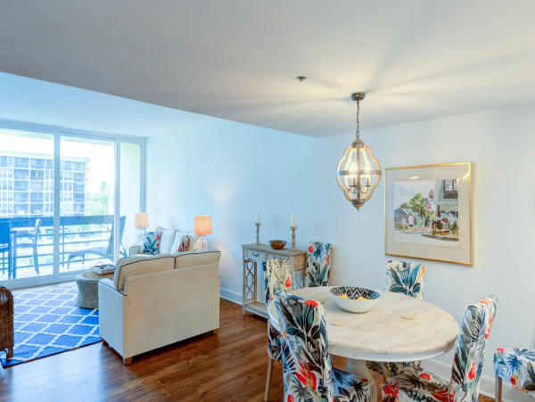Longboat Key. Vacation Rental Condo Beach Side With Pool