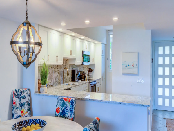 Longboat Key. Vacation Rental Condo Beach Side With Pool