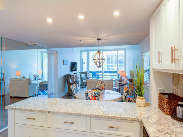 Longboat Key. Vacation Rental Condo Beach Side With Pool