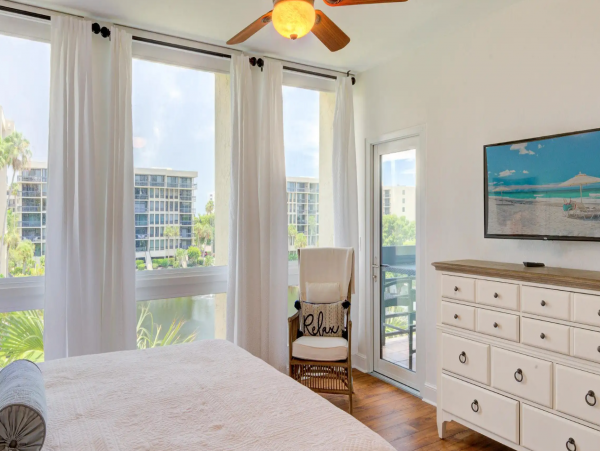Longboat Key. Vacation Rental Condo Beach Side With Pool