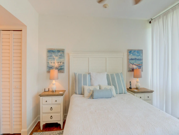 Longboat Key. Vacation Rental Condo Beach Side With Pool