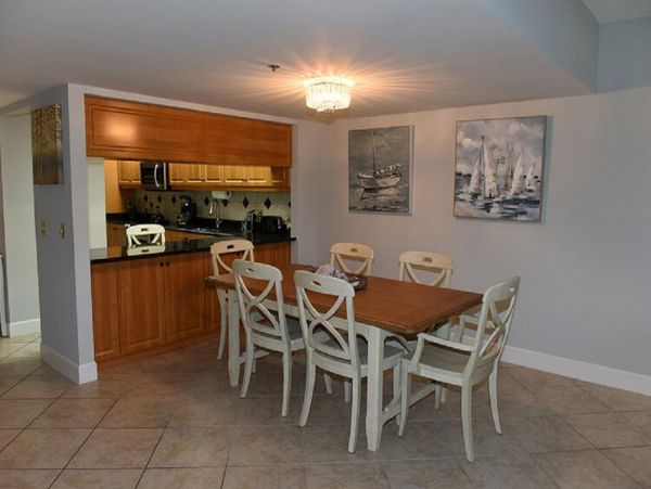 Longboat Key Condo Beachside with Communal Pool Sleeps 4