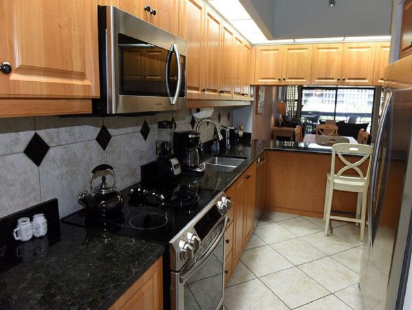 Longboat Key Condo Beachside with Communal Pool Sleeps 4