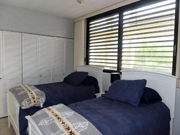 Longboat Key Condo Beachside with Communal Pool Sleeps 4