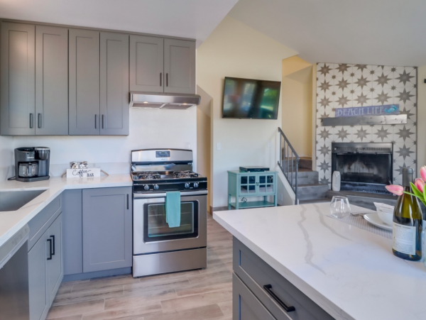 Lovely Ocean Beach Vacation Rental 5 Bedrooms Sleeps 11
