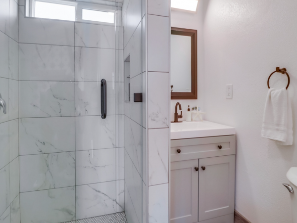 Lovely Ocean Beach Vacation Rental 5 Bedrooms Sleeps 11