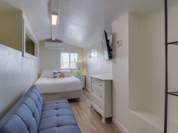 Lovely Ocean Beach Vacation Rental 5 Bedrooms Sleeps 11