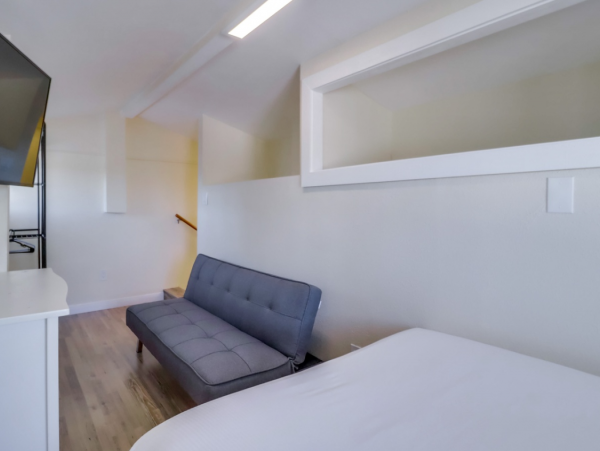 Lovely Ocean Beach Vacation Rental 5 Bedrooms Sleeps 11