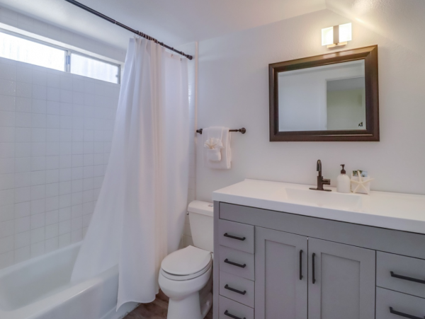 Lovely Ocean Beach Vacation Rental 5 Bedrooms Sleeps 11