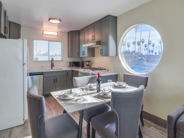 Lovely Ocean Beach Vacation Rental 5 Bedrooms Sleeps 11