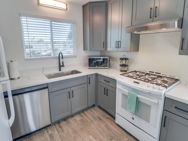 Lovely Ocean Beach Vacation Rental 5 Bedrooms Sleeps 11