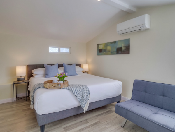 Lovely Ocean Beach Vacation Rental 5 Bedrooms Sleeps 11