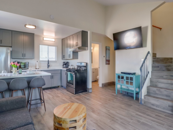 Lovely Ocean Beach Vacation Rental 5 Bedrooms Sleeps 11