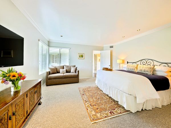 Clean and Bright with Beautiful Views