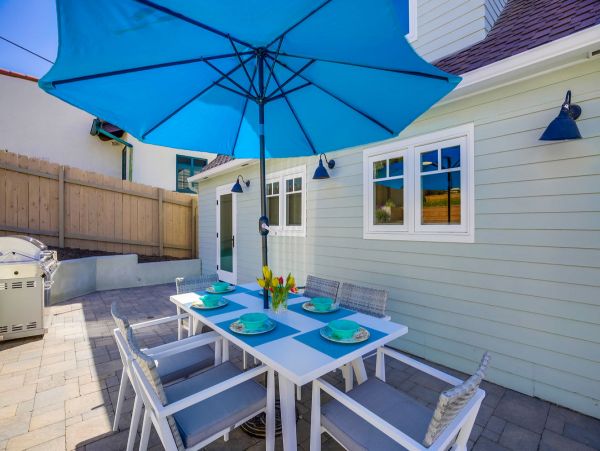 La Jolla Village Three Bedroom Villa