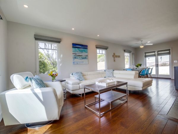 La Jolla Village Three Bedroom Villa
