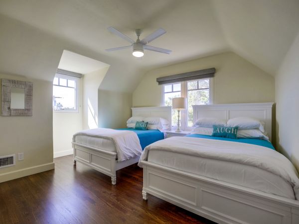 La Jolla Village Three Bedroom Villa