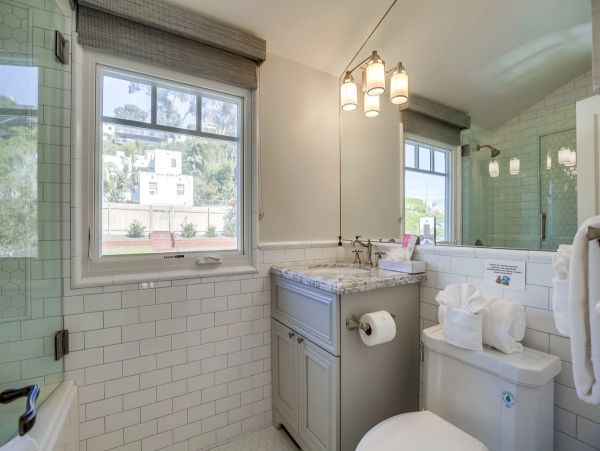 La Jolla Village Three Bedroom Villa