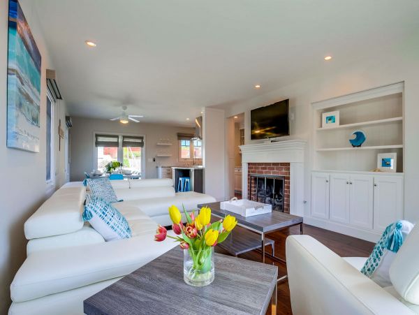 La Jolla Village Three Bedroom Villa