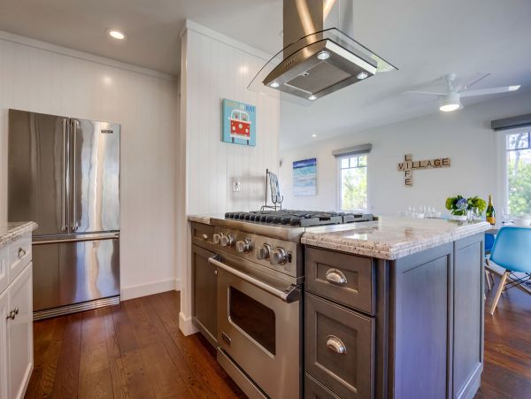 La Jolla Village Three Bedroom Villa