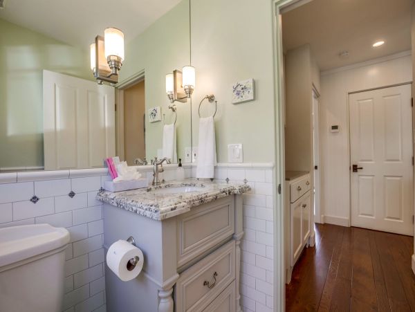 La Jolla Village Three Bedroom Villa