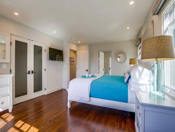 La Jolla Village Three Bedroom Villa