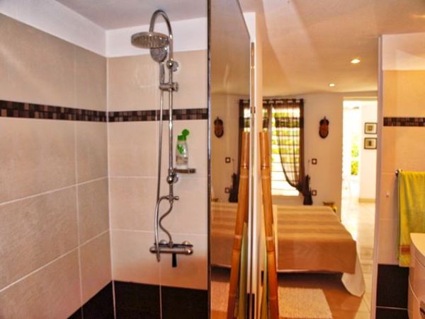 Guadeloupe Home 959292