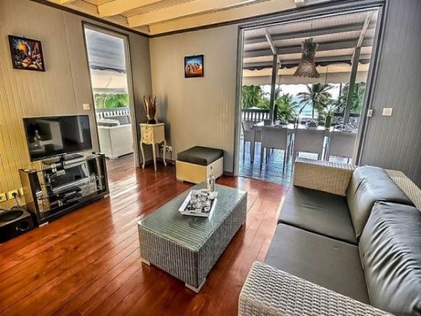 Guadeloupe Home 959328