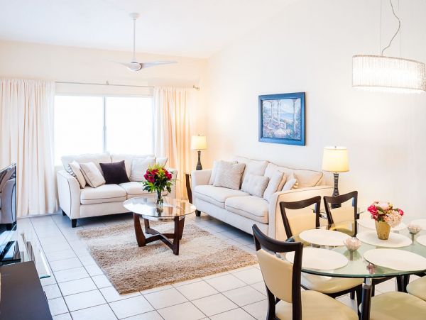 Cayman Island Beach Residence Pool, Exercise Facilities Stroll to Dining