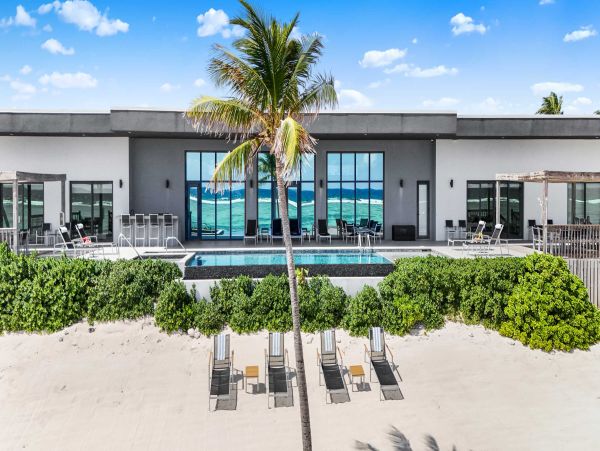Cayman Beachfront Vacation Estate 7 Bedrooms Pool Luxury