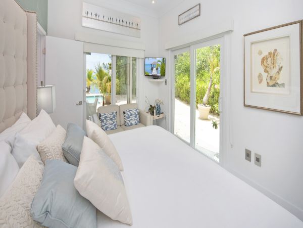 Luxurious Oceanfront Villa - Private Dock, Pool, Breathtaking Caribbean views