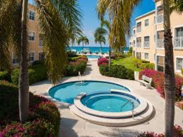 Seven Mile Beach Vacation Condo, Views, Pool Health Facilities
