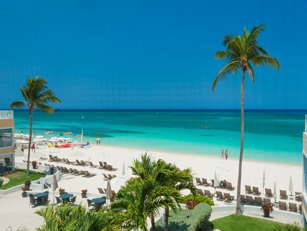 Seven Mile Beach Vacation Condo, Views, Pool Health Facilities