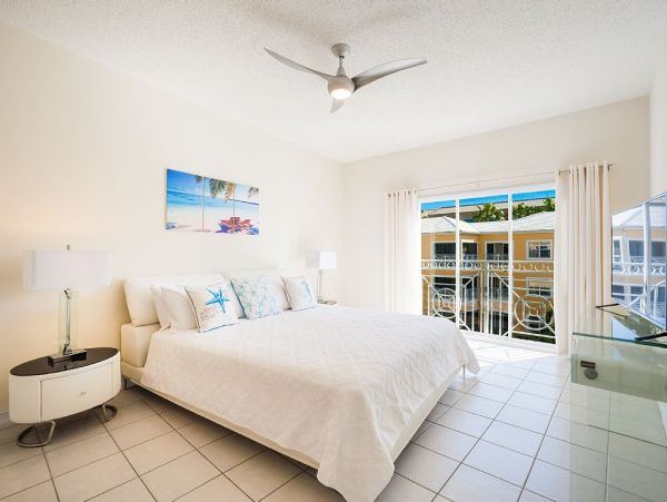 Seven Mile Beach Vacation Condo, Views, Pool Health Facilities