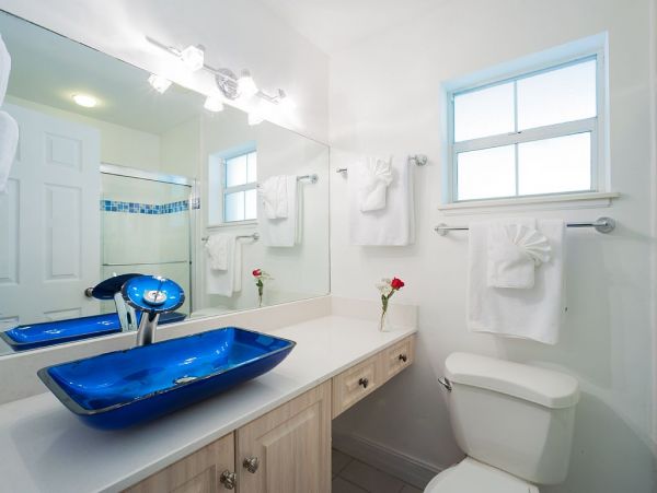 Seven Mile Beach Vacation Condo, Views, Pool Health Facilities