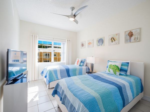 Seven Mile Beach Vacation Condo, Views, Pool Health Facilities